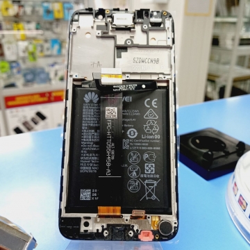 Дисплей Huawei Honor 7A (DUA-L22) в сборе с тачскрином в рамке, акб  (HB405979ECW) 3020mAh (черный) оригинал б/у