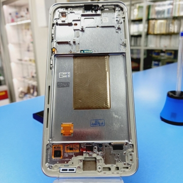 Дисплей Samsung SM-S721F Galaxy S24 FE в сборе с тачскрином в рамке (серебро) оригинал АСЦ p/n GH82-35848B