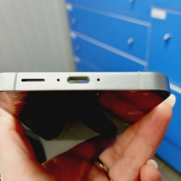 Дисплей Samsung SM-S721F Galaxy S24 FE в сборе с тачскрином в рамке (серебро) оригинал АСЦ p/n GH82-35848B