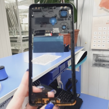 Средняя часть корпуса Infinix Hot 30 (X6831) со стеклом камеры черный