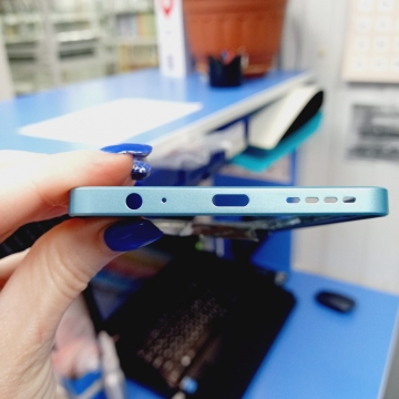 Средняя часть корпуса Infinix Hot 30 (X6831) со стеклом камеры (зеленый)